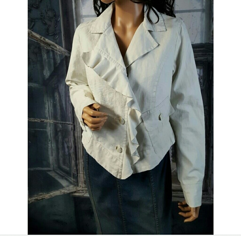 Cabi #325 Ruffled up Ivory waxed jacket